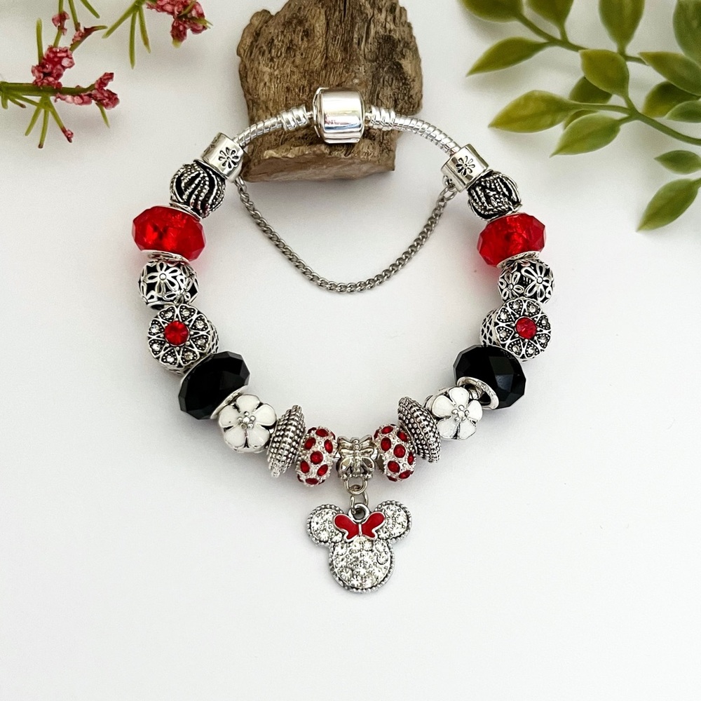 Minnie Mouse Silver Plated Charm Bracelet NEW